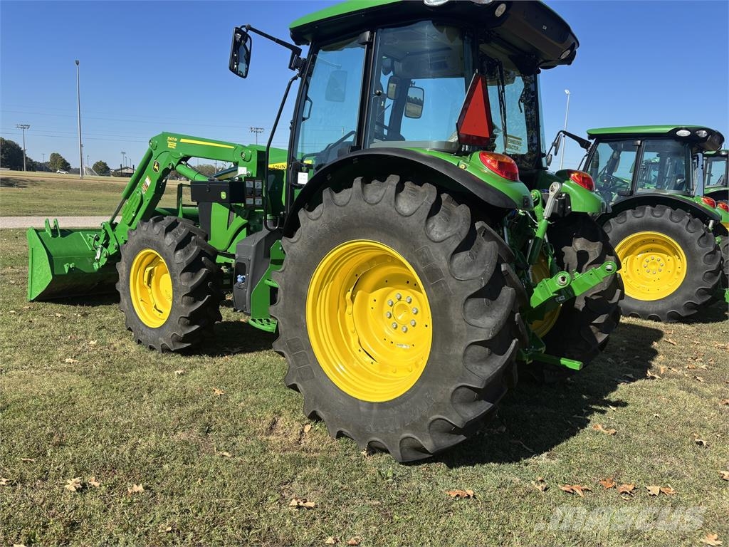John Deere 5120M Traktory