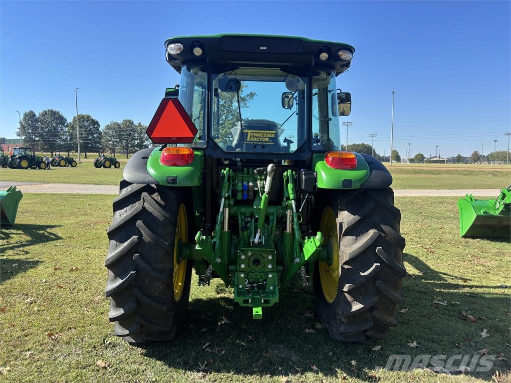 John Deere 5120M Traktory
