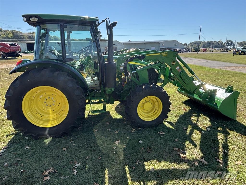 John Deere 5120M Traktory