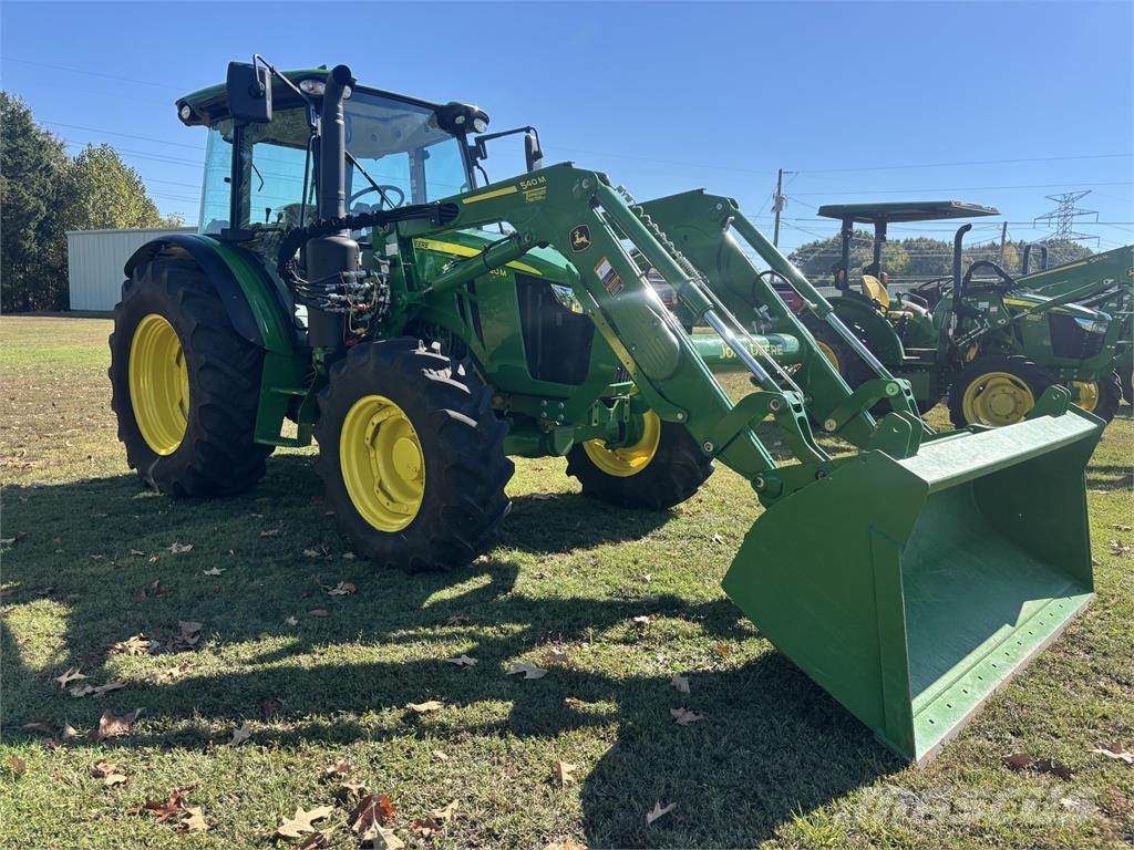 John Deere 5120M Traktory