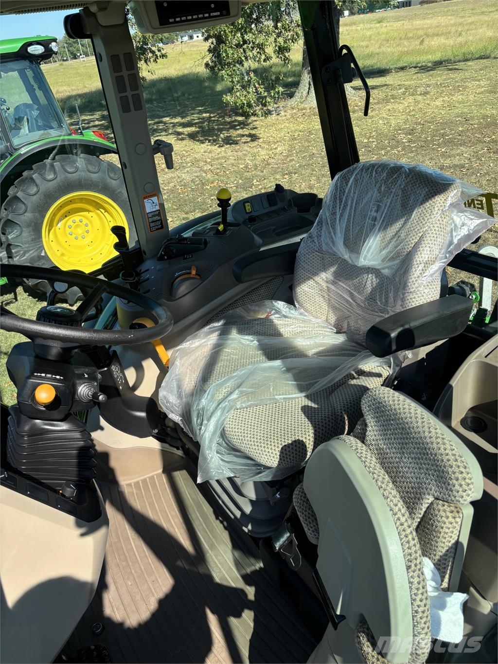 John Deere 5120M Traktory