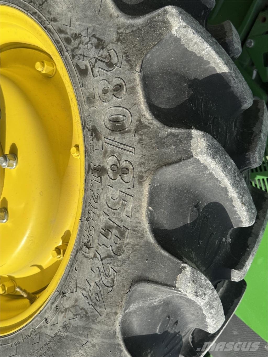 John Deere 5130ML Tractors