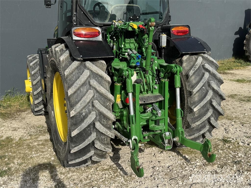 John Deere 5130ML Tractors