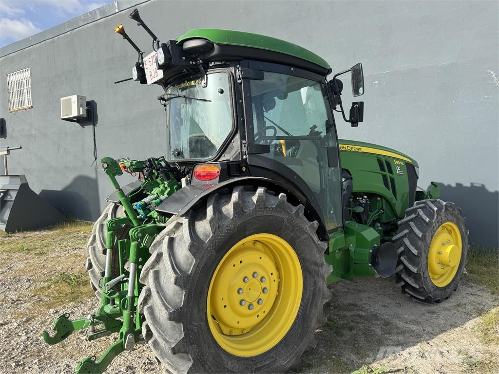 John Deere 5130ML Tractors