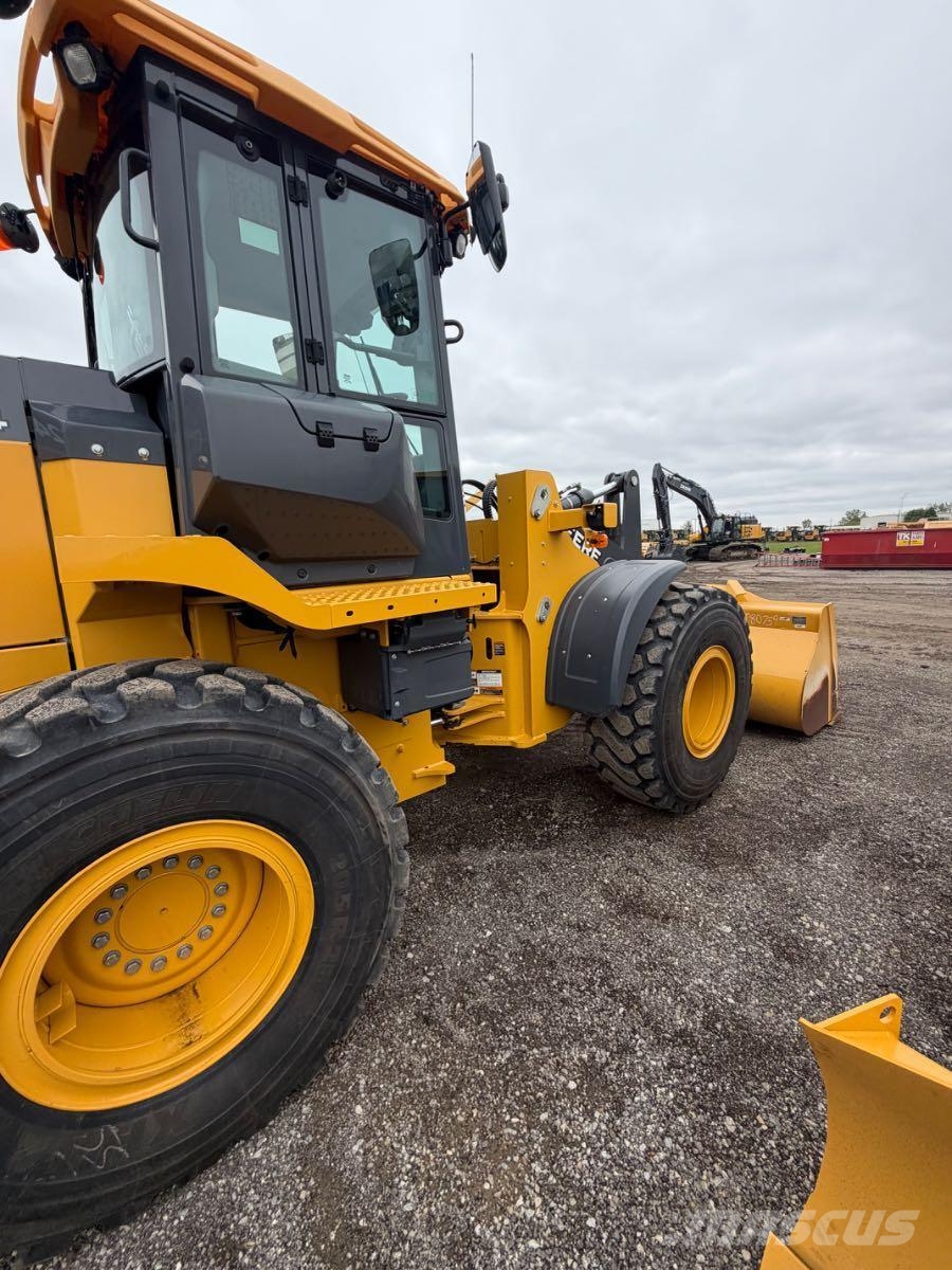 John Deere 524 P Фронтальные погрузчики