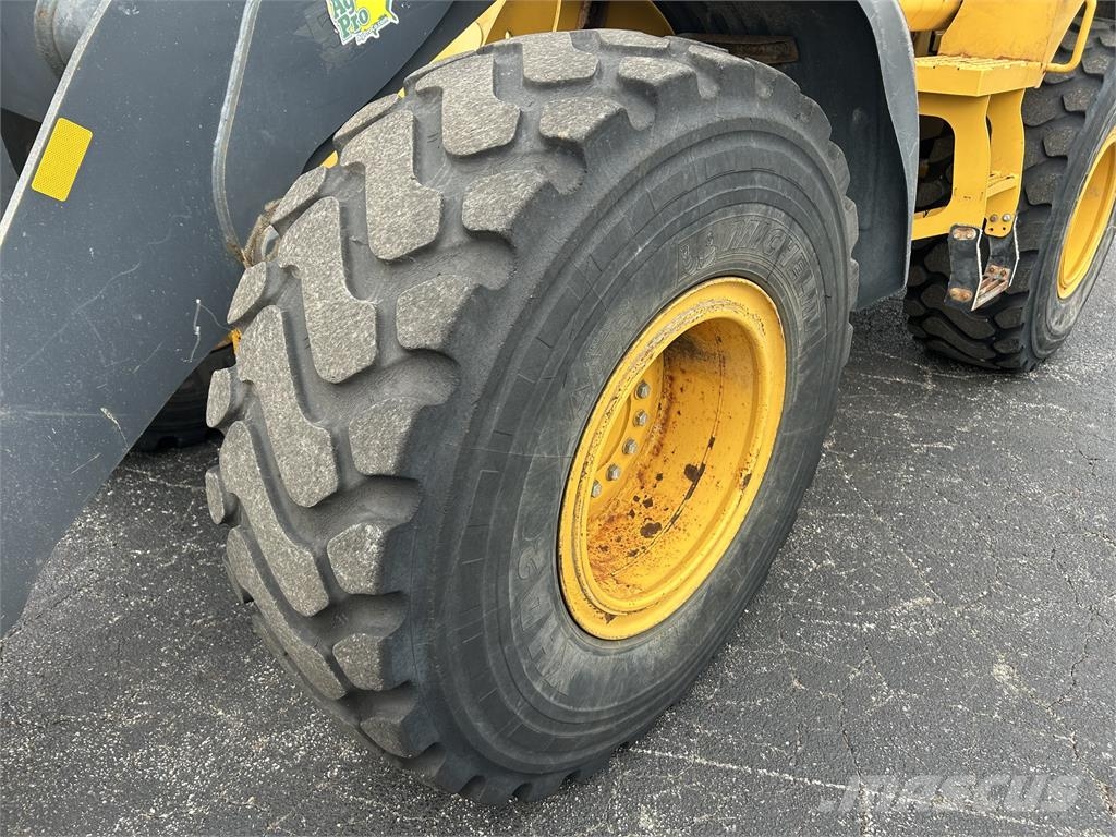 John Deere 544L Incarcator pe pneuri