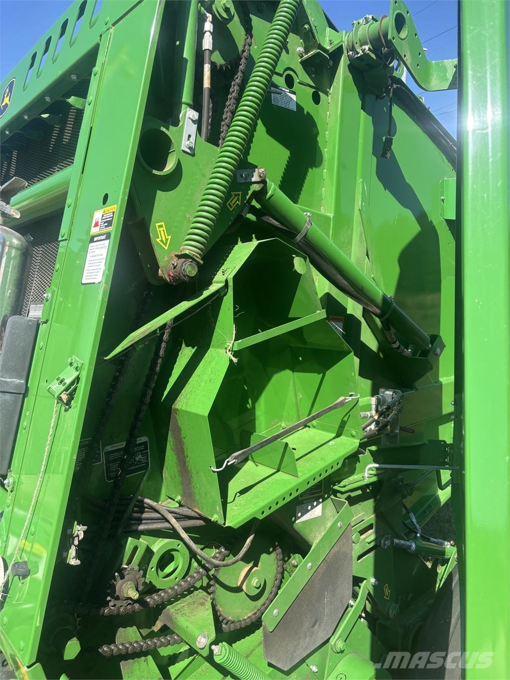 John Deere 550M Lis na válcové balíky