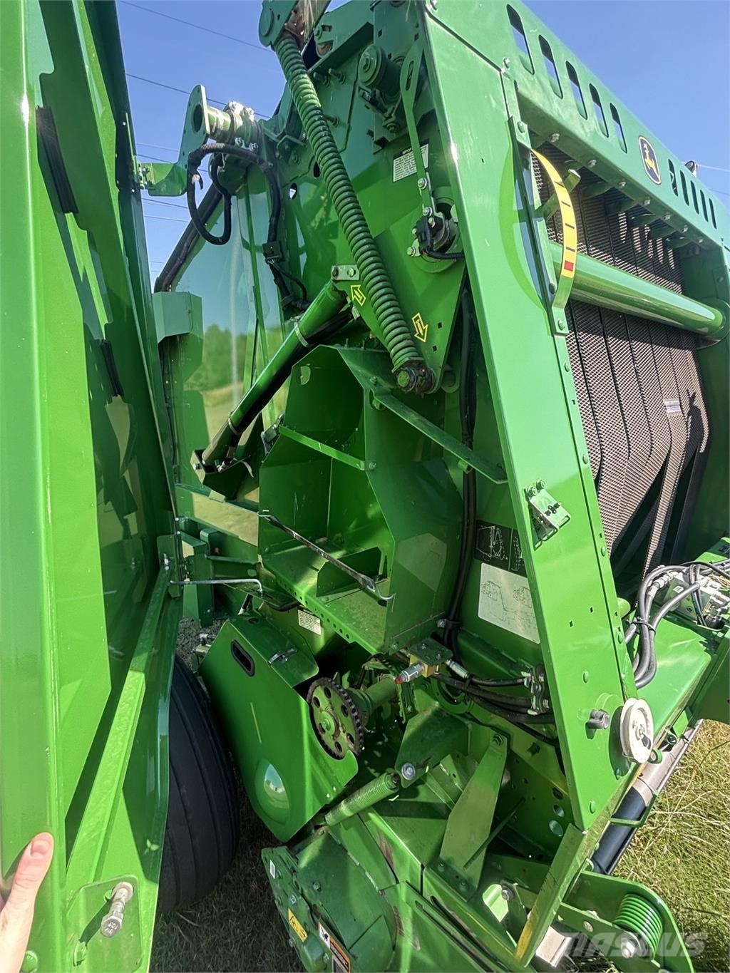 John Deere 550M Lis na válcové balíky
