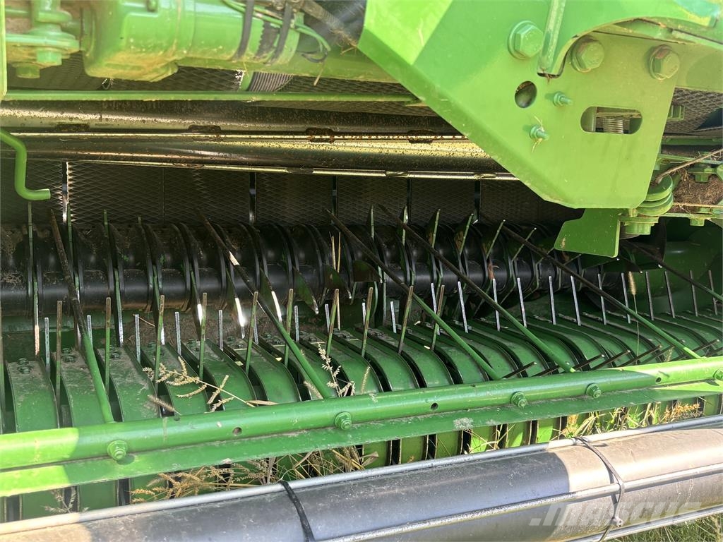 John Deere 550M Lis na válcové balíky