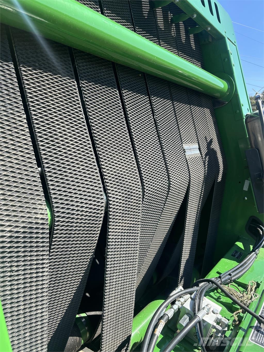 John Deere 550M Lis na válcové balíky