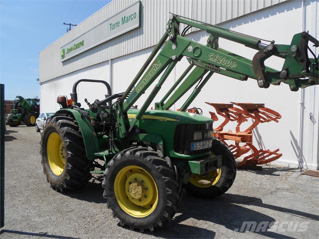 John Deere 5515 الجرارات
