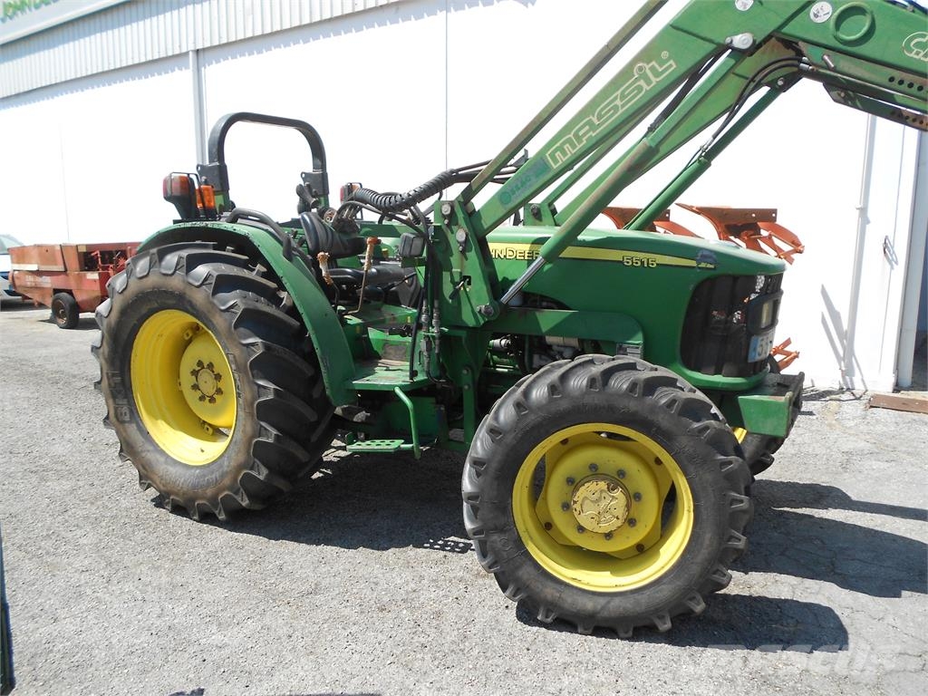 John Deere 5515 الجرارات