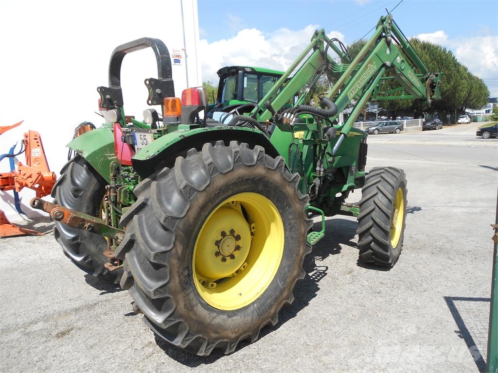 John Deere 5515 الجرارات