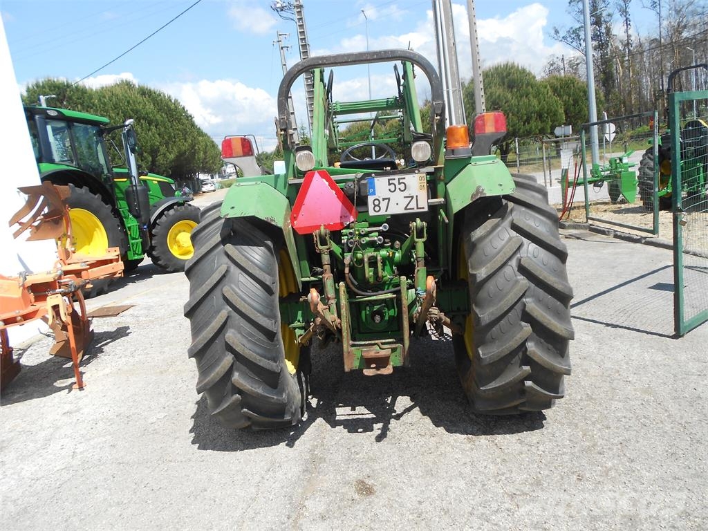 John Deere 5515 الجرارات