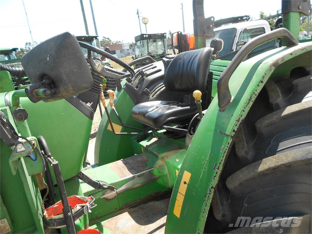 John Deere 5515 الجرارات