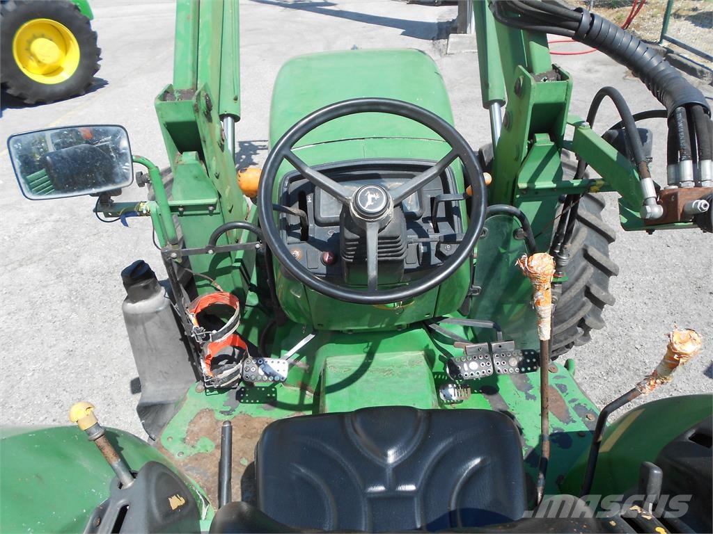 John Deere 5515 الجرارات