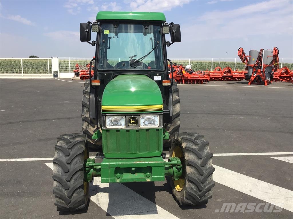 John Deere 5520N Tractoren