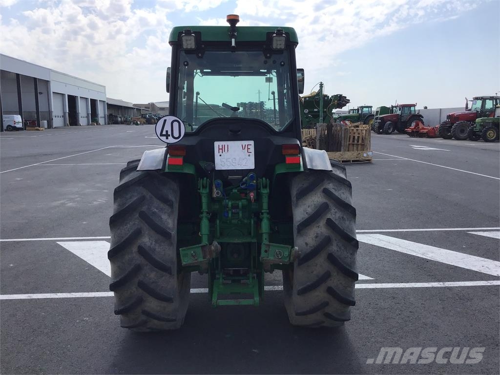 John Deere 5520N Tractoren