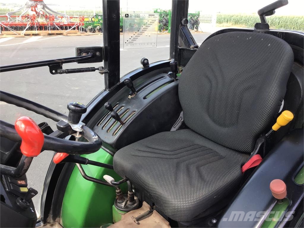John Deere 5520N Tractoren