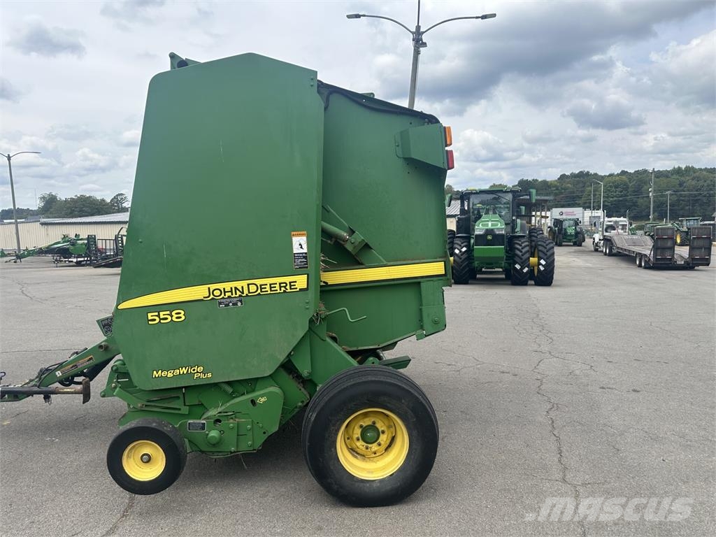 John Deere 558 ラウンドベーラー
