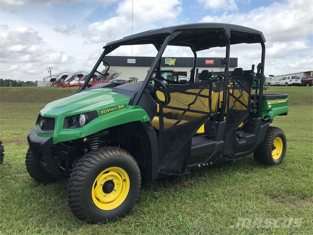 John Deere 560E S4 Utility machines