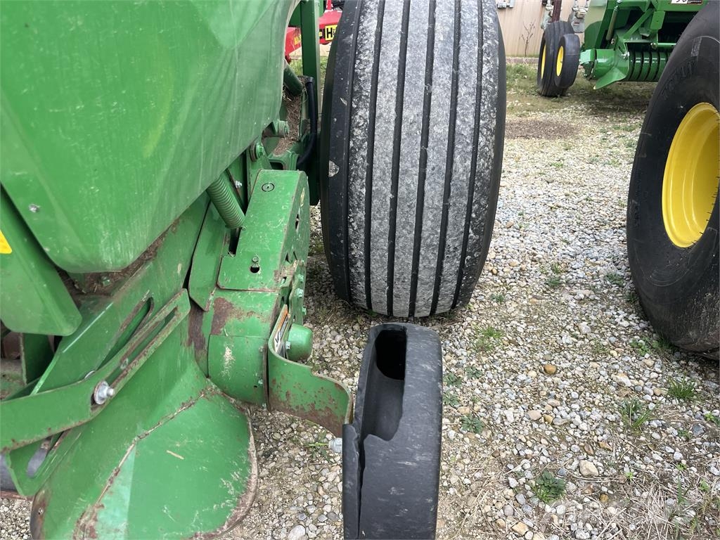 John Deere 560M Рулонные пресс-подборщики