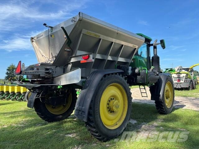 John Deere 600R الرشاشات