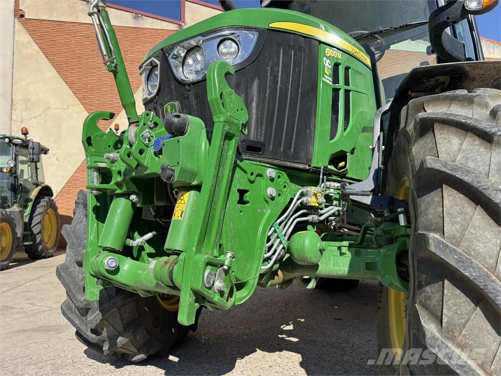 John Deere 6100M الجرارات