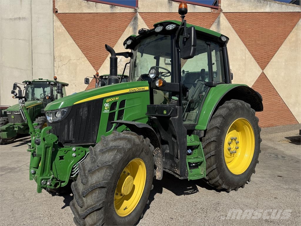 John Deere 6100M الجرارات