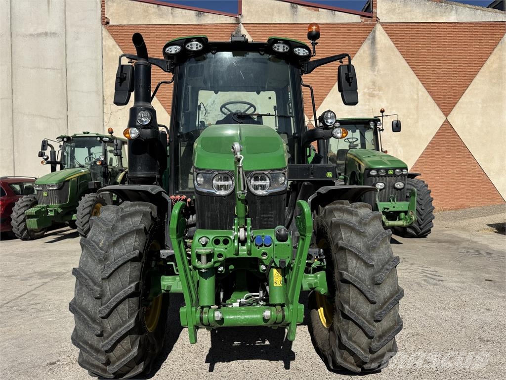John Deere 6100M الجرارات