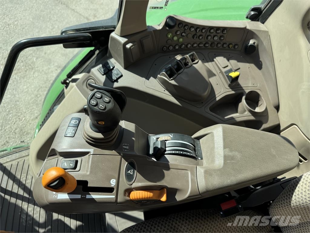 John Deere 6100M الجرارات