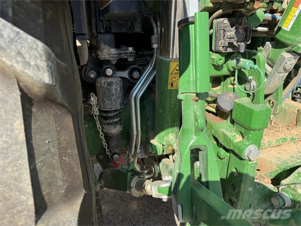 John Deere 6100M الجرارات