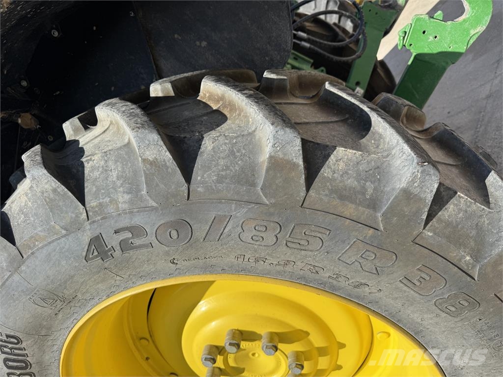 John Deere 6100M الجرارات