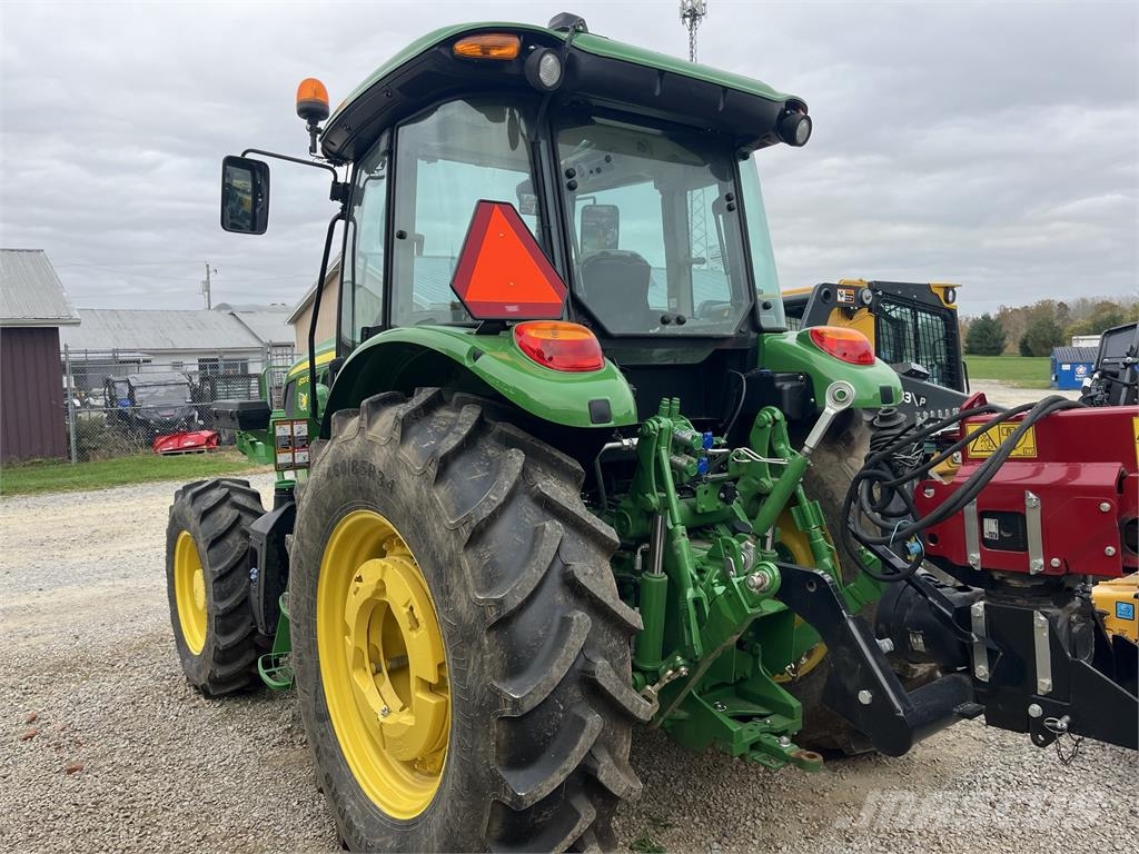 John Deere 6120E Traktory