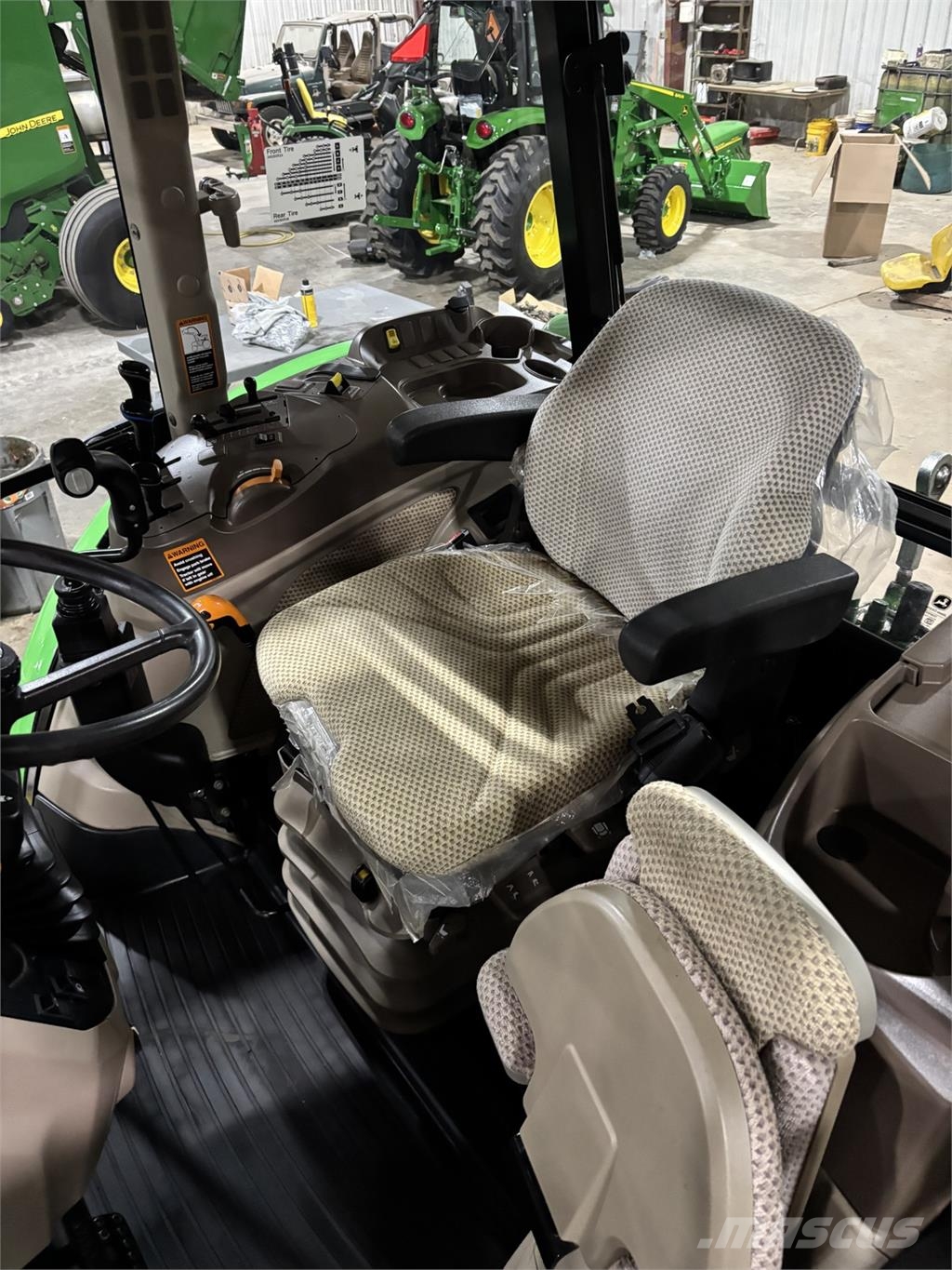 John Deere 6120E Traktoriai