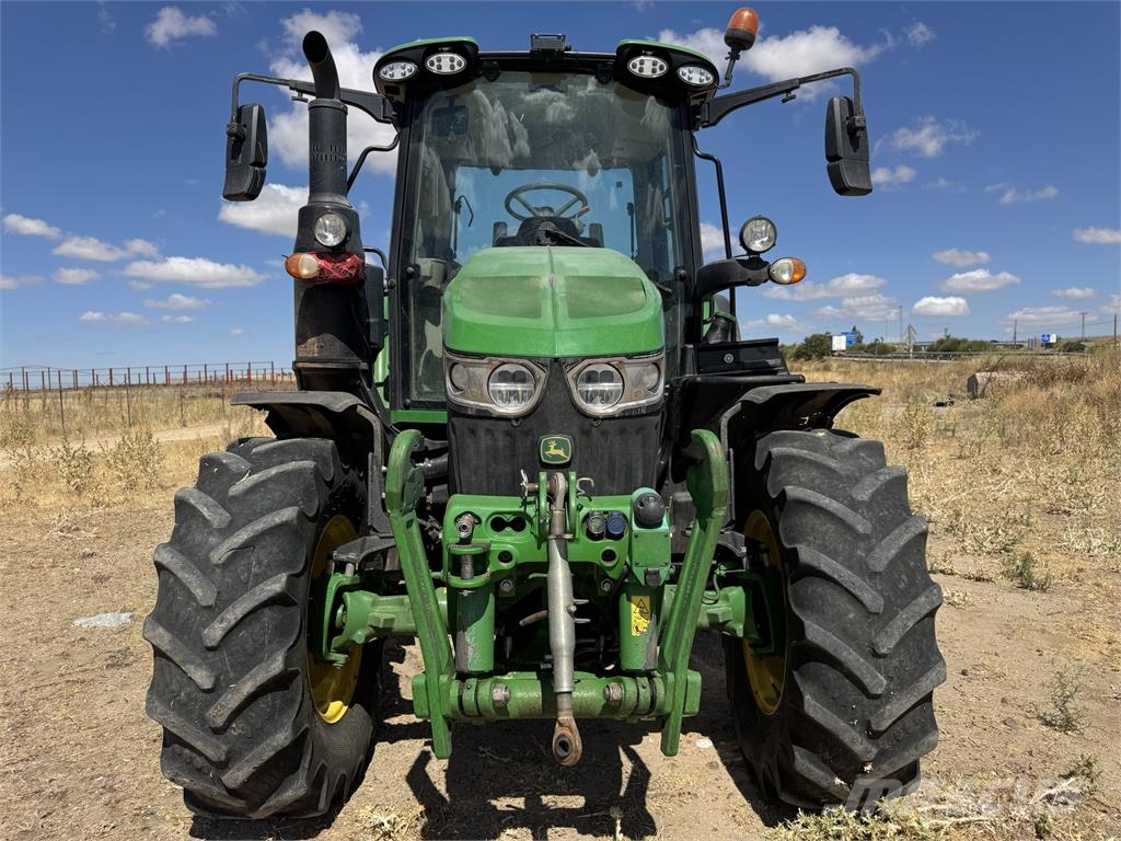 John Deere 6120M الجرارات