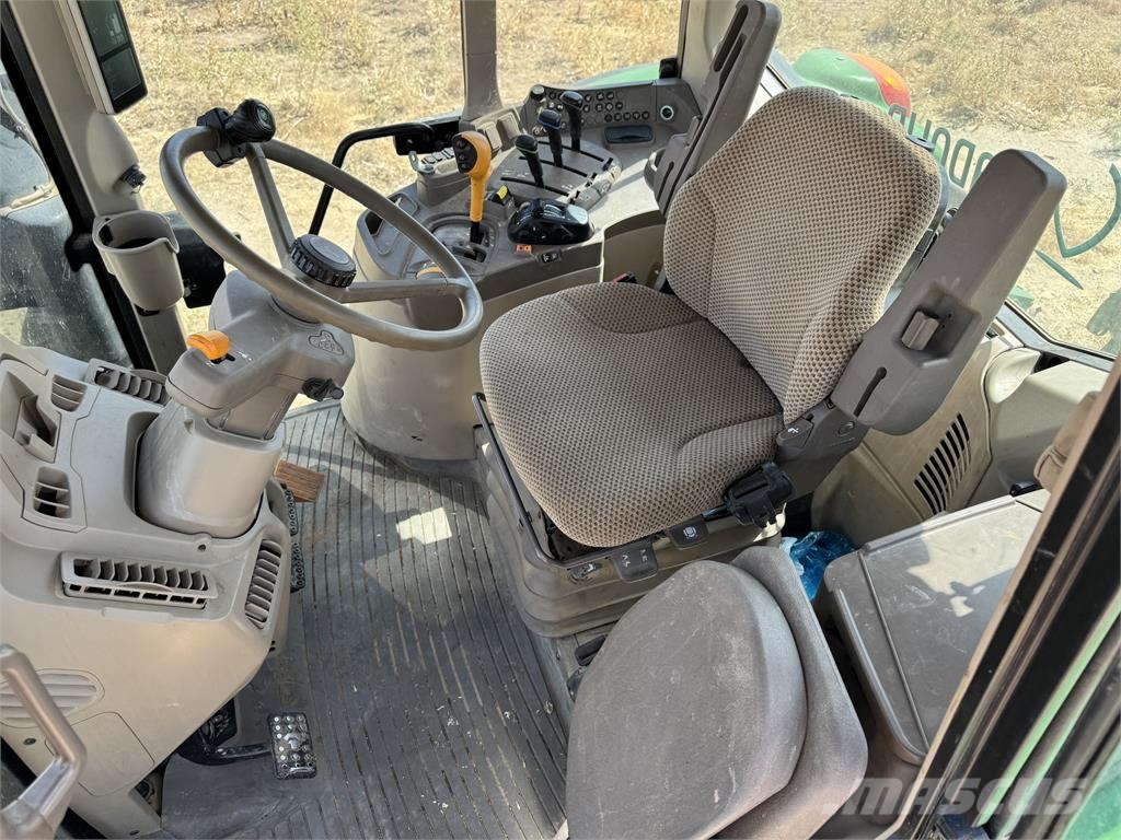 John Deere 6120M الجرارات
