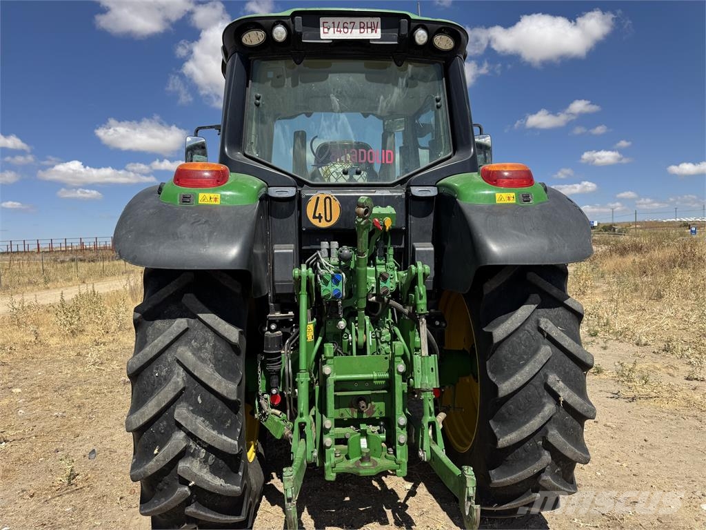 John Deere 6120M الجرارات
