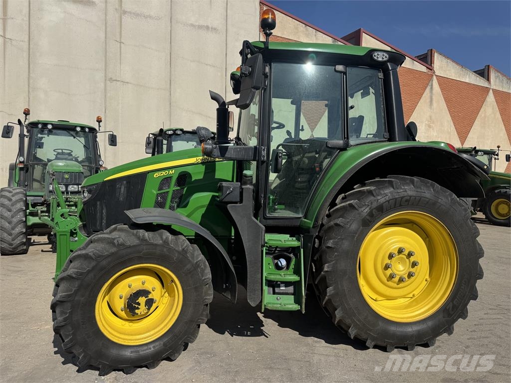 John Deere 6120M الجرارات