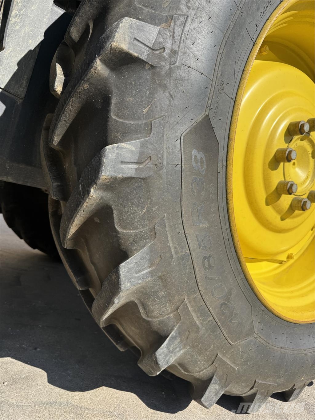 John Deere 6120M الجرارات