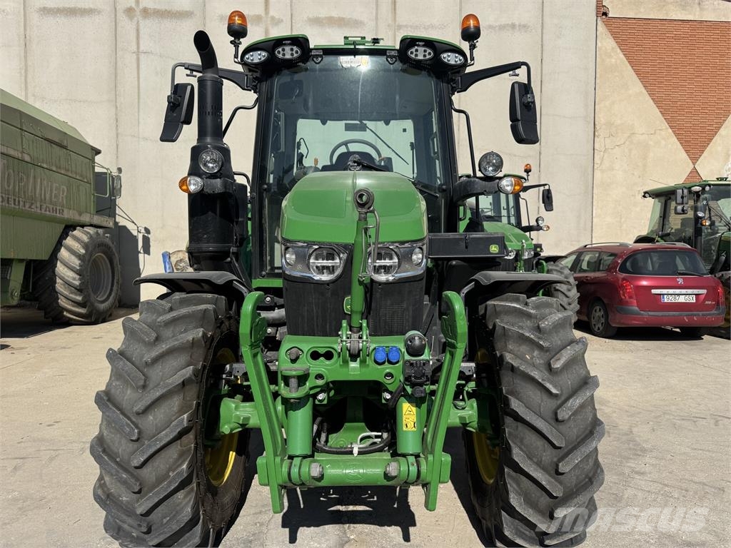 John Deere 6120M الجرارات