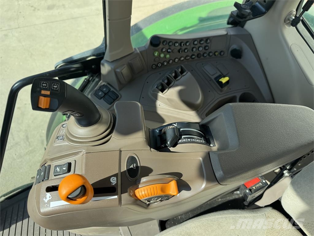 John Deere 6120M الجرارات