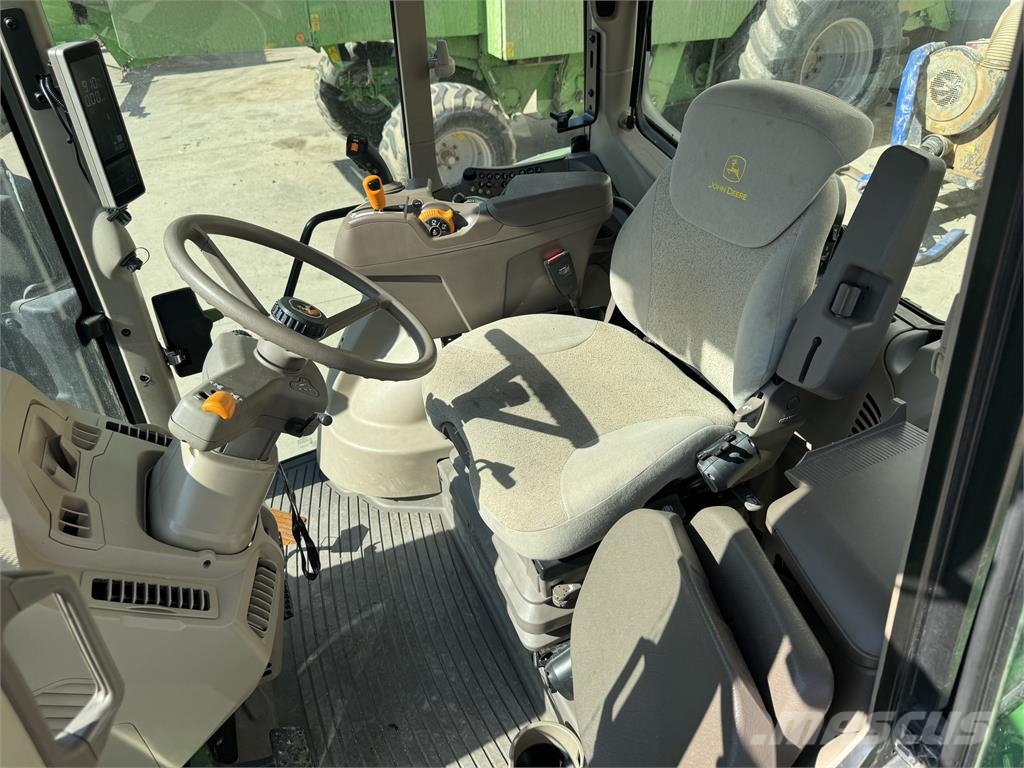 John Deere 6120M الجرارات