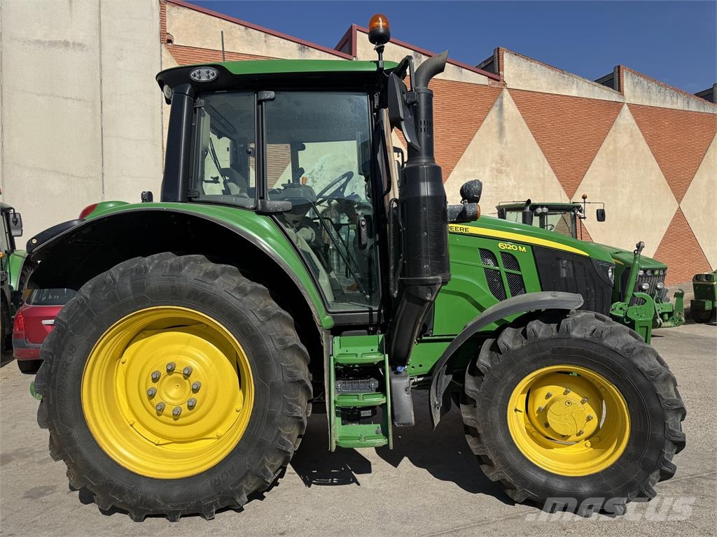 John Deere 6120M الجرارات