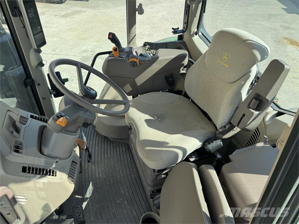 John Deere 6120M الجرارات