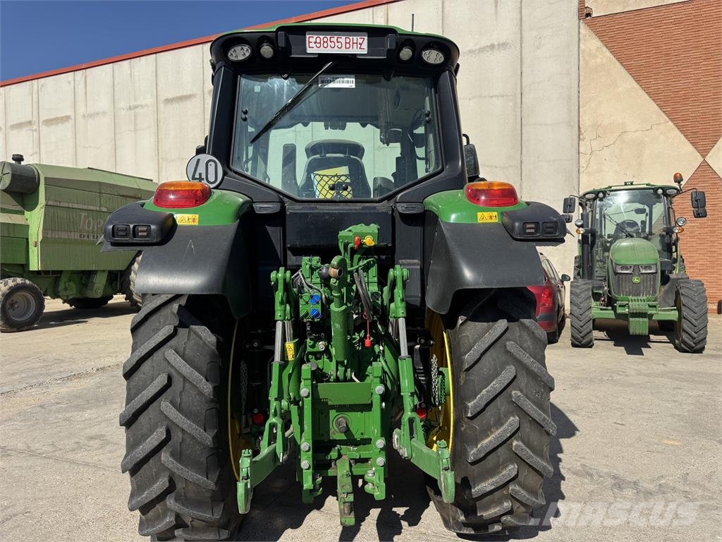 John Deere 6120M الجرارات