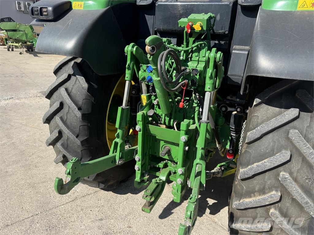 John Deere 6120M الجرارات