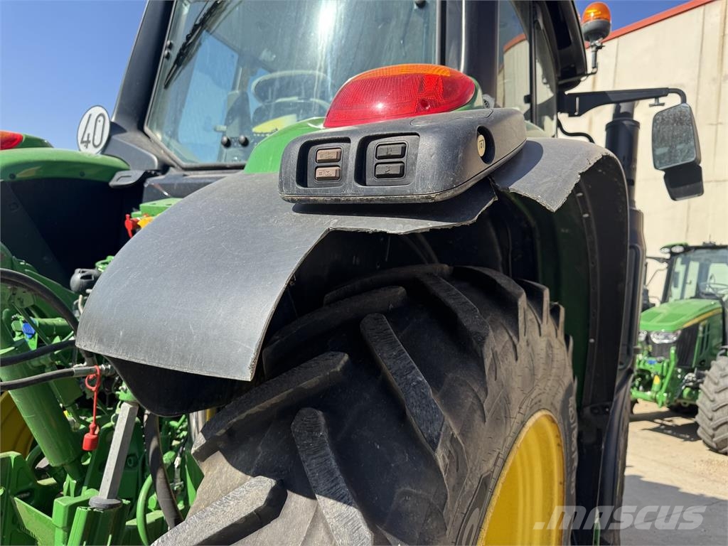 John Deere 6120M الجرارات