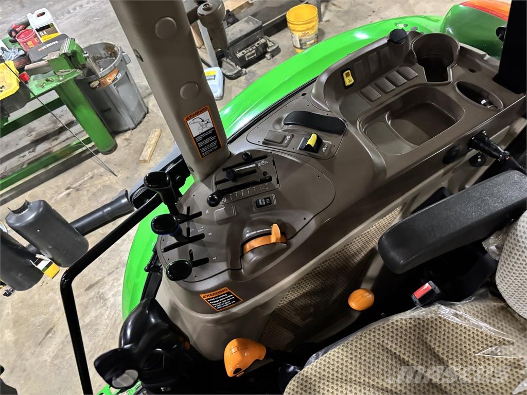 John Deere 6120E Traktoriai