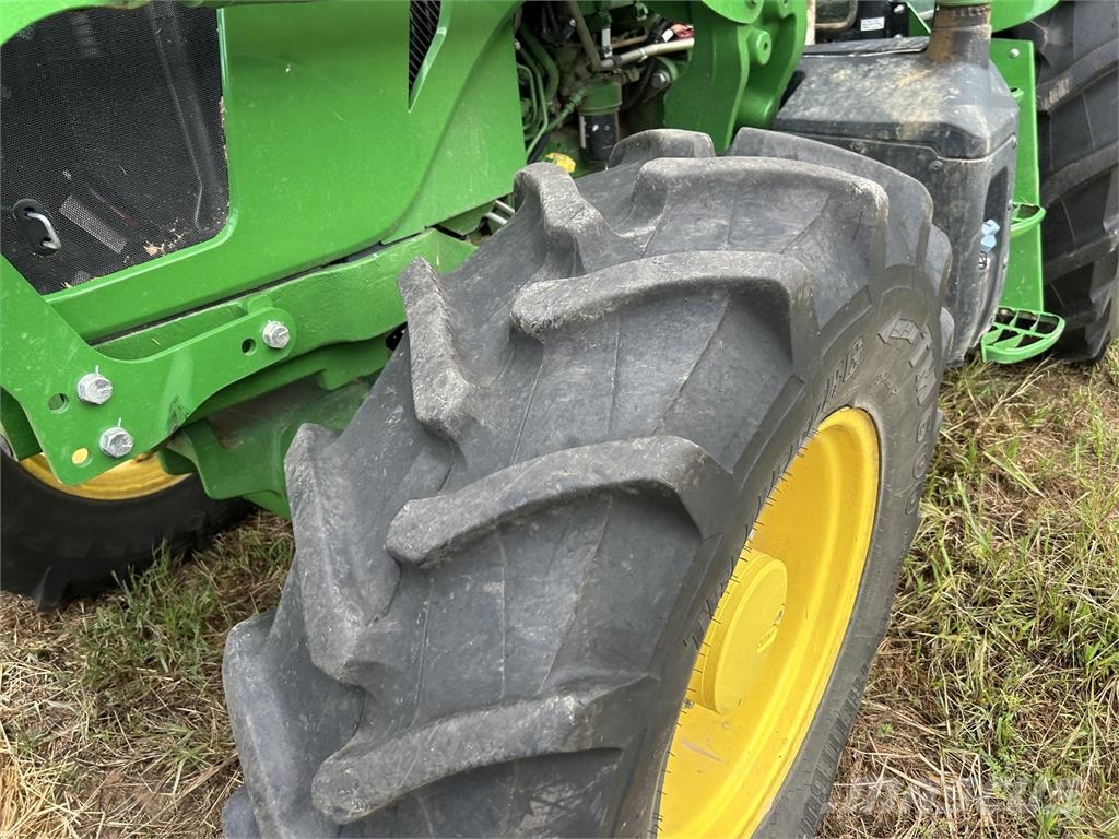 John Deere 6135E 트랙터